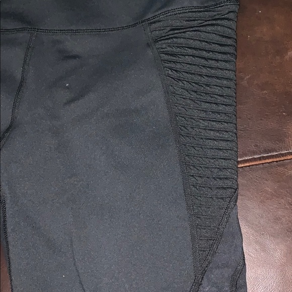 NWT fabletics mesh leggings - Picture 3 of 5
